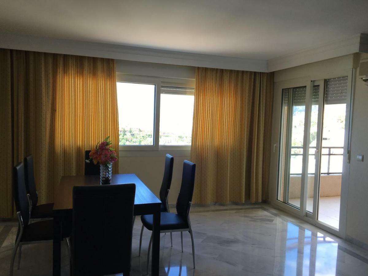 Frente Al Mar Apartment Benalmadena Bagian luar foto
